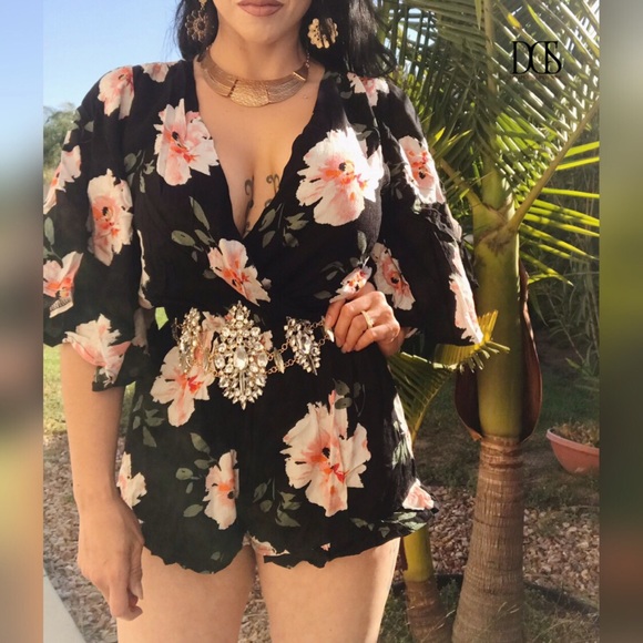 5 ⭐️ Happy Vibe - Black Floral Kimono Romper - Picture 4 of 6